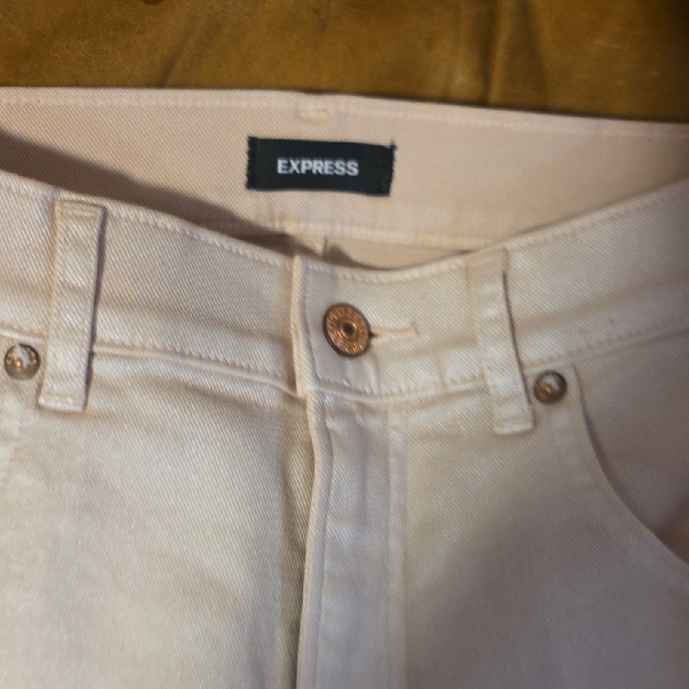 Express Women's Light Tan Jean Shorts - Picture 4 of 13